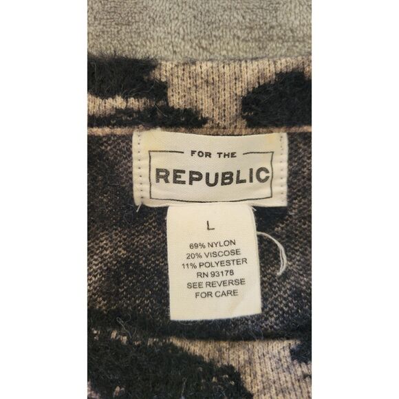 For the Republic Leopard Cheetah Animal Print Sweater - Picture 3 of 3